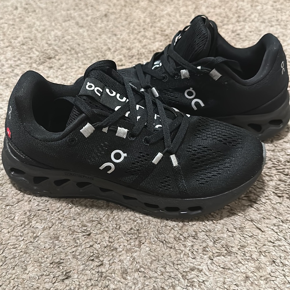 Women's On Running Cloudsurfer 6